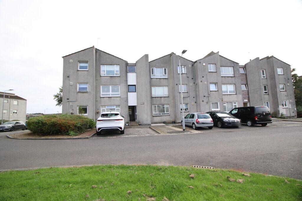 2-bed flat on Lomond Place, Condorrat, Cumbernauld, £68,500