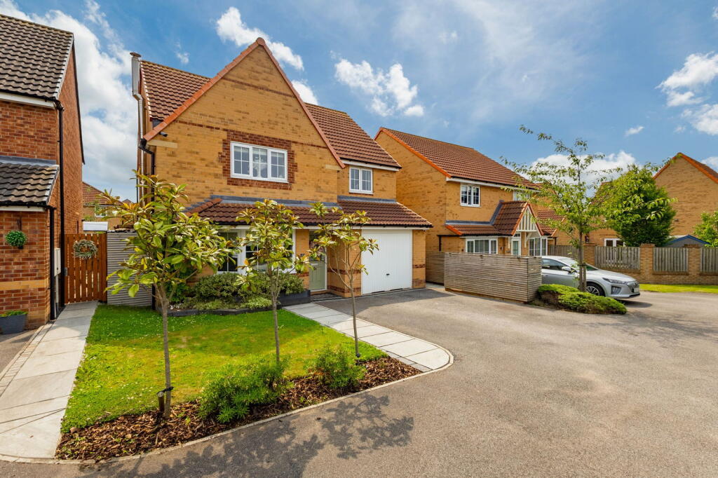 4-bed detached on 6, Poppy Fields View, Pontefract, WF8 4FQ, £400,000