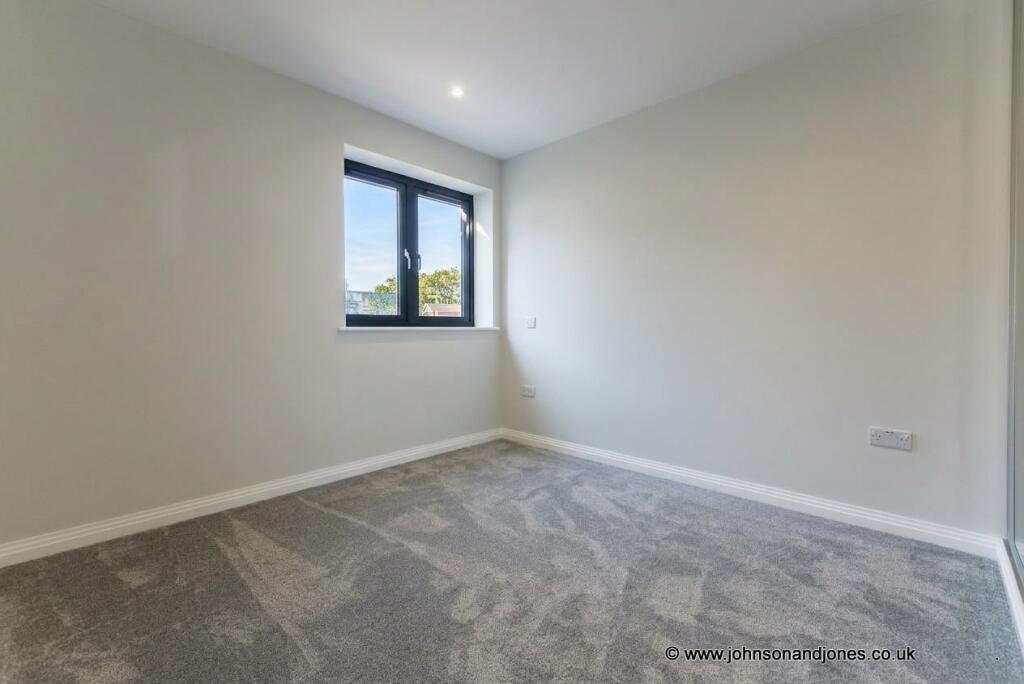 Apartment in Chertsey - View 4