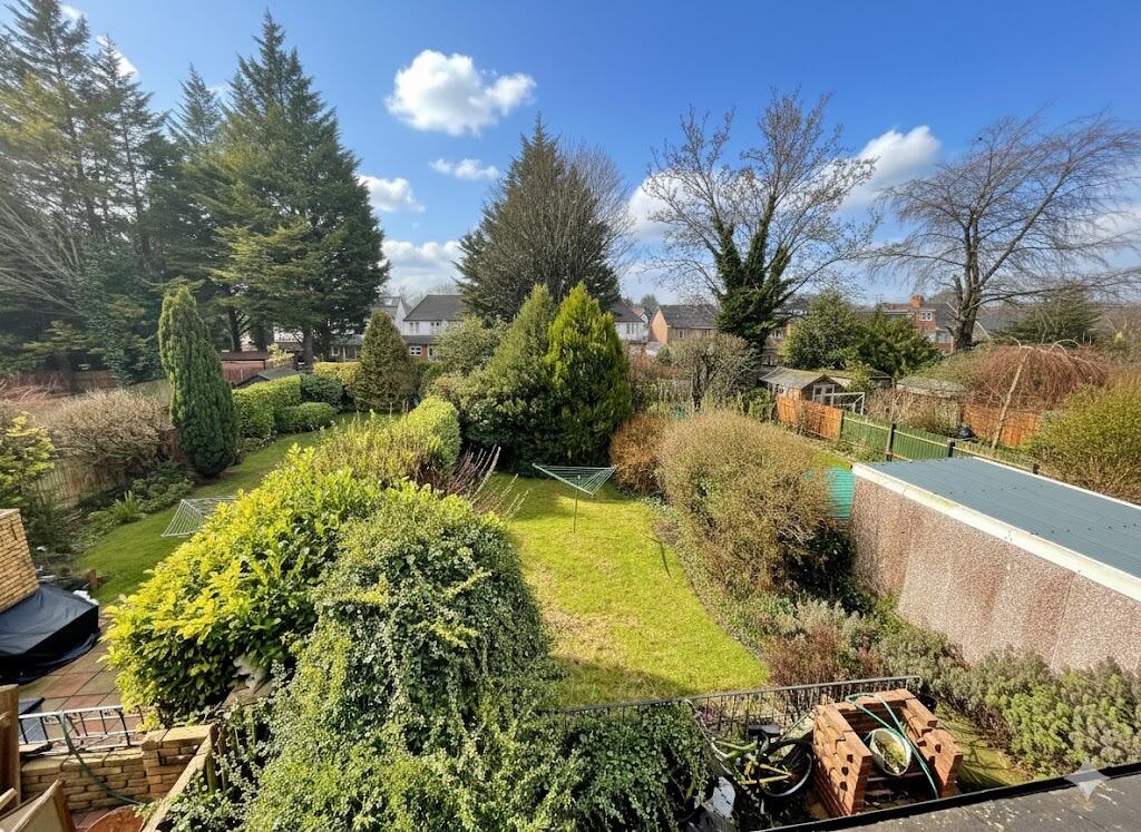 Elmwood Crescent, Luton, Bedfordshire, LU2 7HX photo 2