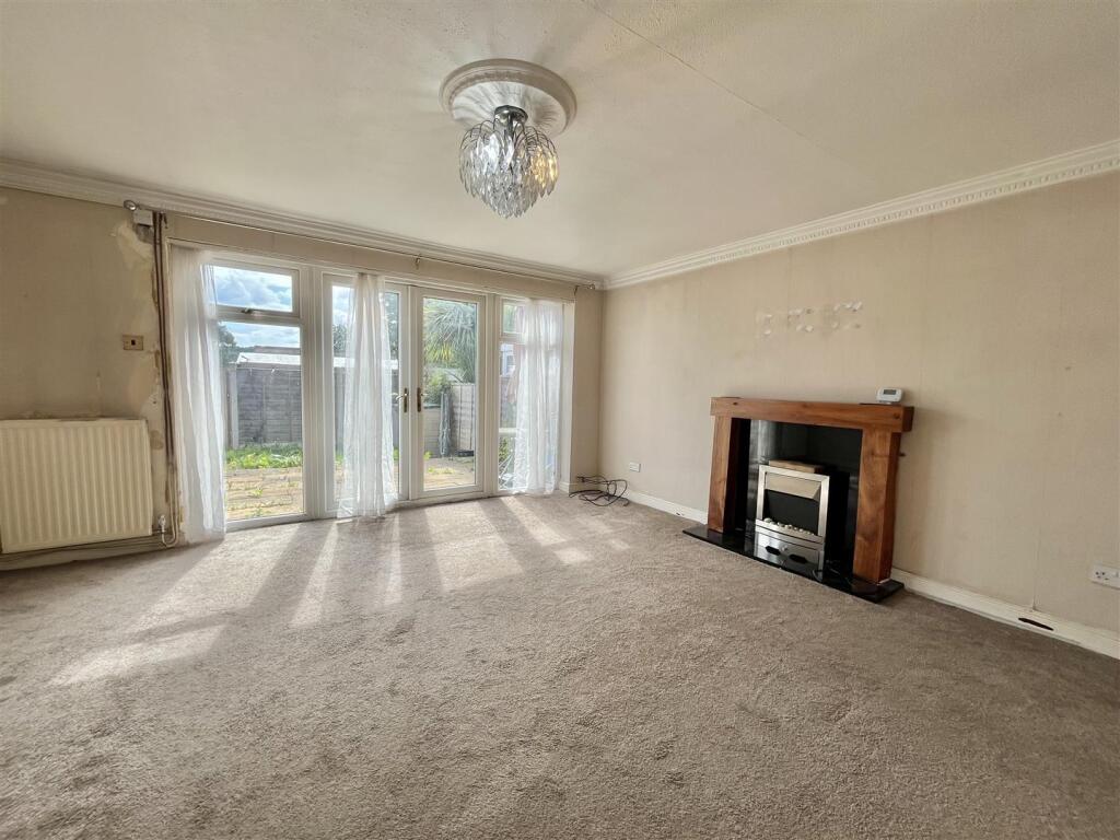 House in Tameside, Greater Manchester - View 4