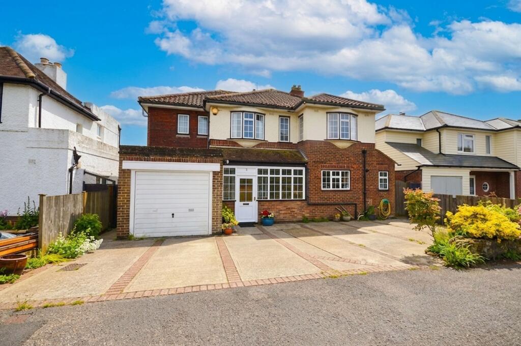 4-bed detached on Seabrook Grove, Hythe, CT21, £675,000