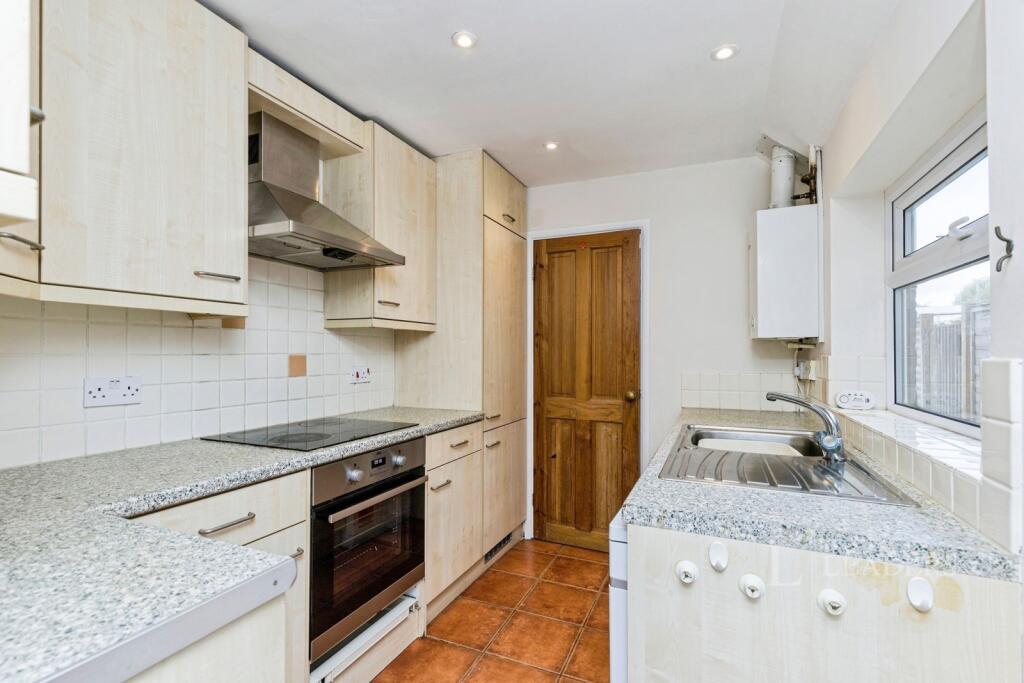House in Horsham, New Town - More