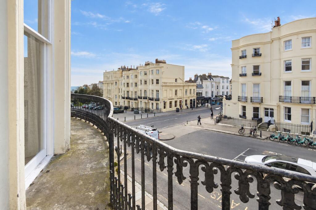 Apartment in Hove, Brunswick - View 4