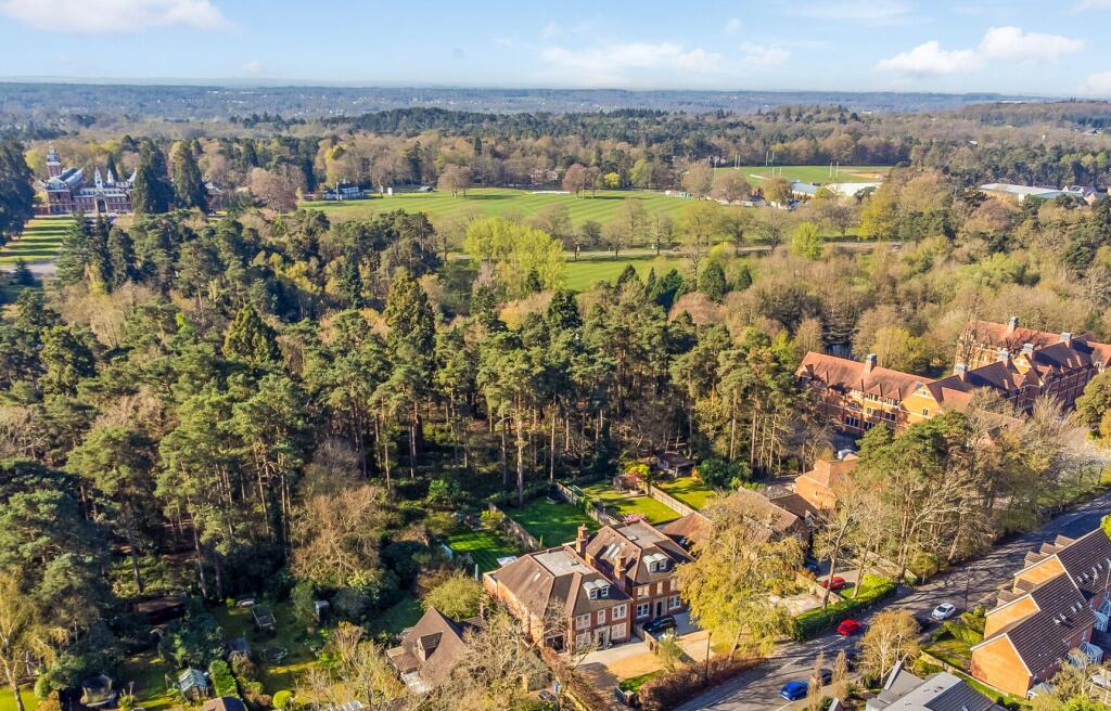 Main image of property: 75A Waterloo Road, Crowthorne, RG45