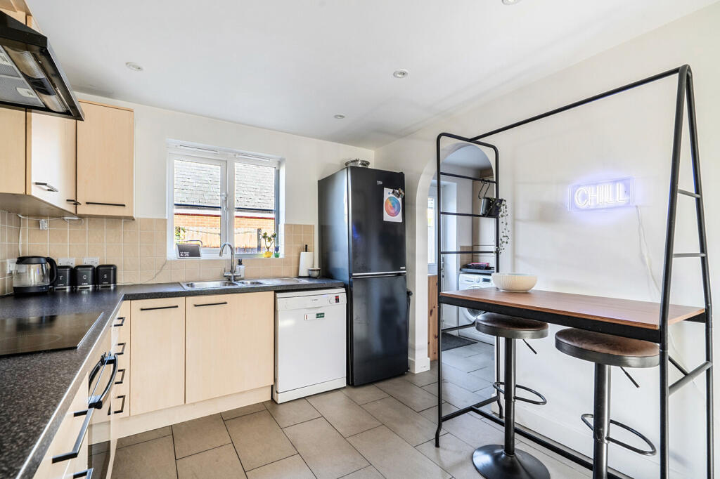 House in Blunsdon St Andrew, Haydon End, Haydon Wick - View 3