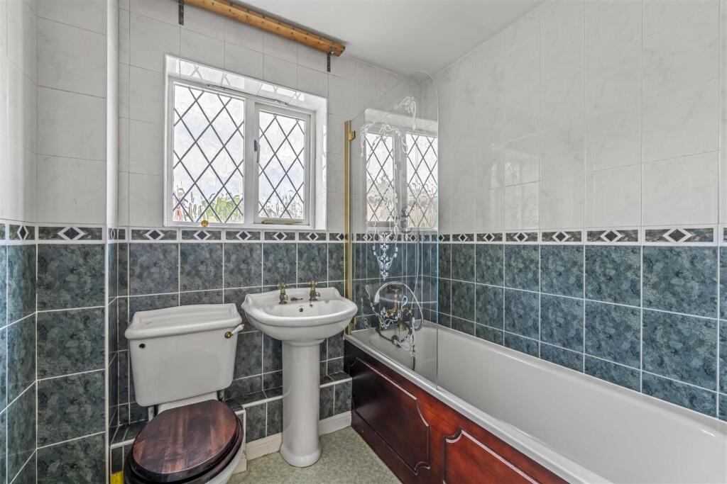 House in London, Worton - More