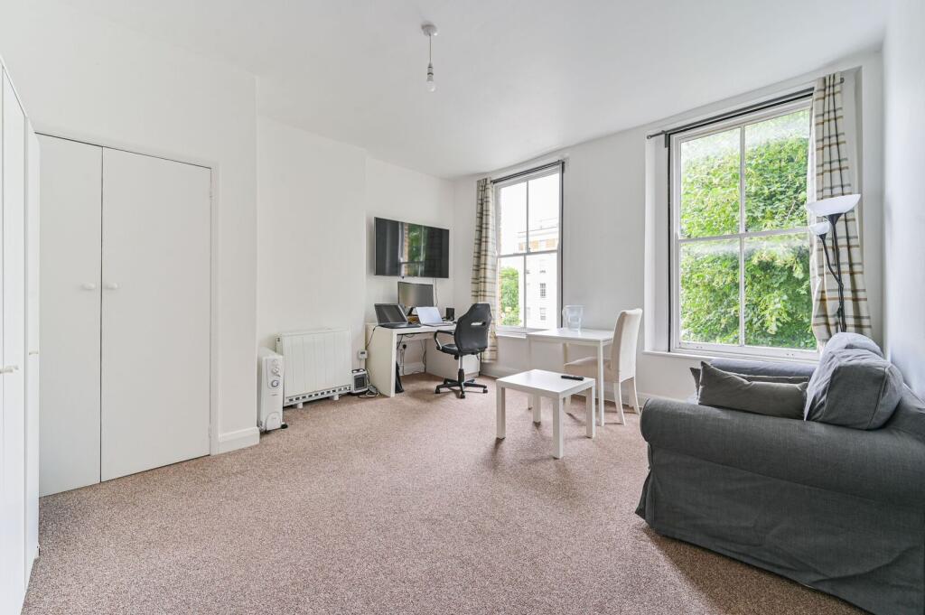 Studio flat for rent