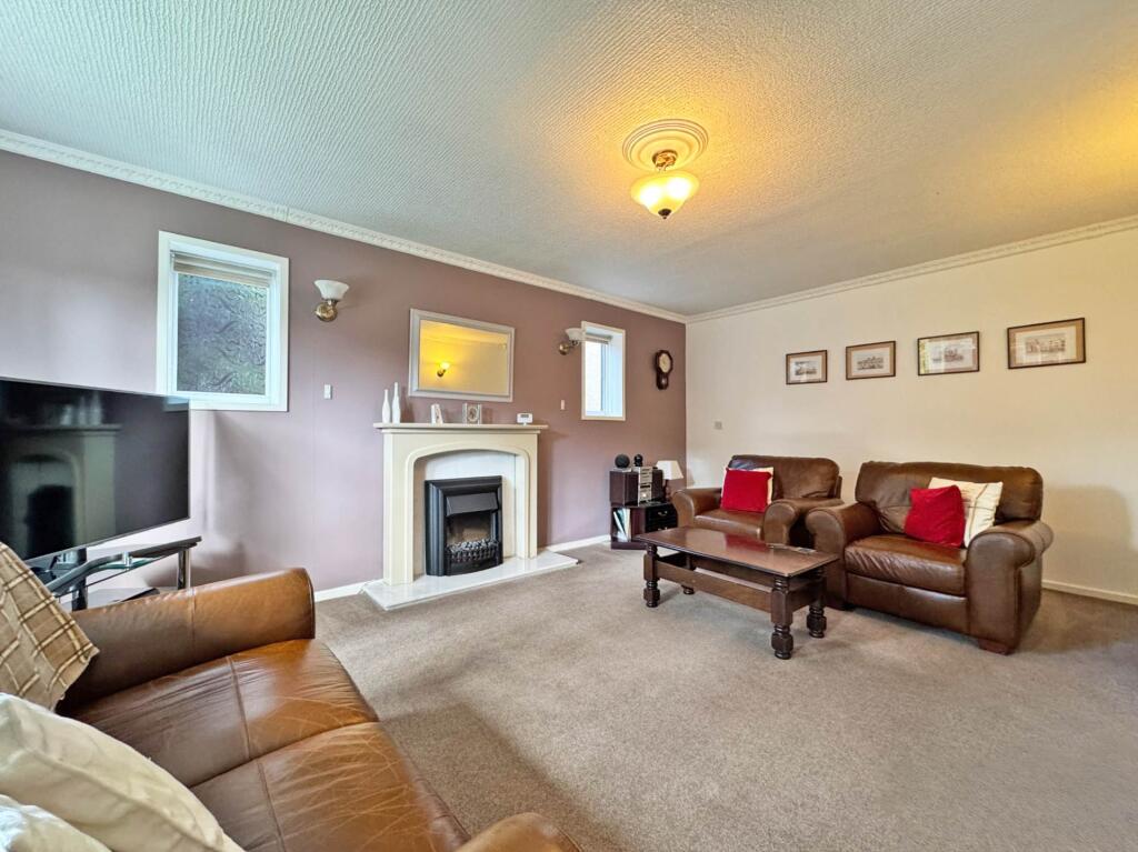 Park Crescent, Ashton-Under-Lyne photo 4