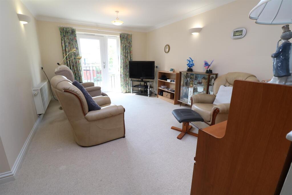Apartment in Bath, Trowbridge - View 2