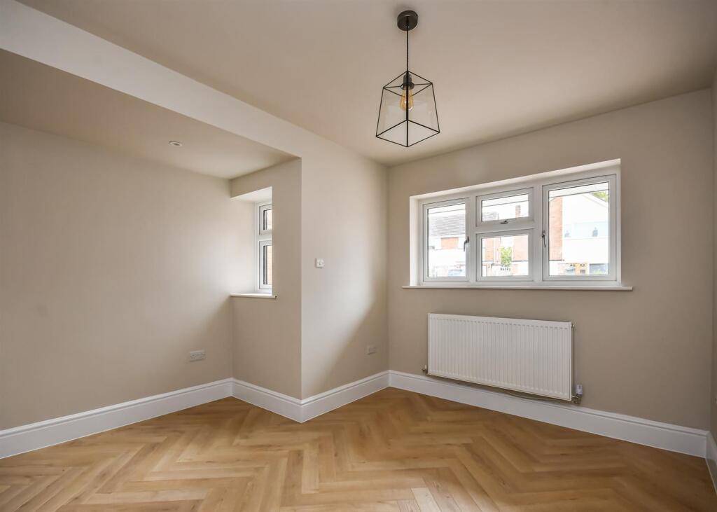 Lea Manor Drive, Wolverhampton photo 4