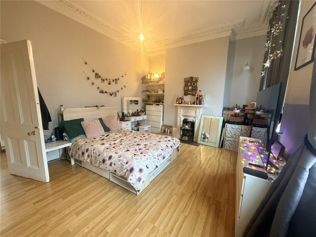 Main image of property: 162 Station Road, Redhill, Surrey, RH1