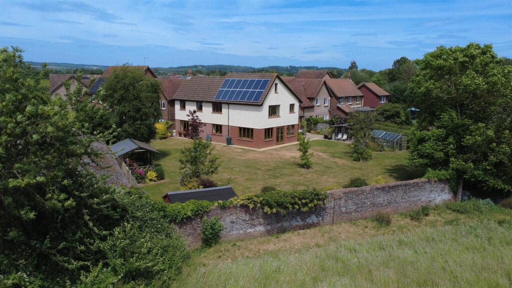 Main image of property: Caysers Croft, East Peckham, Tonbridge