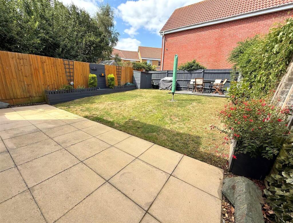 Segensworth Road, Titchfield Park photo 2