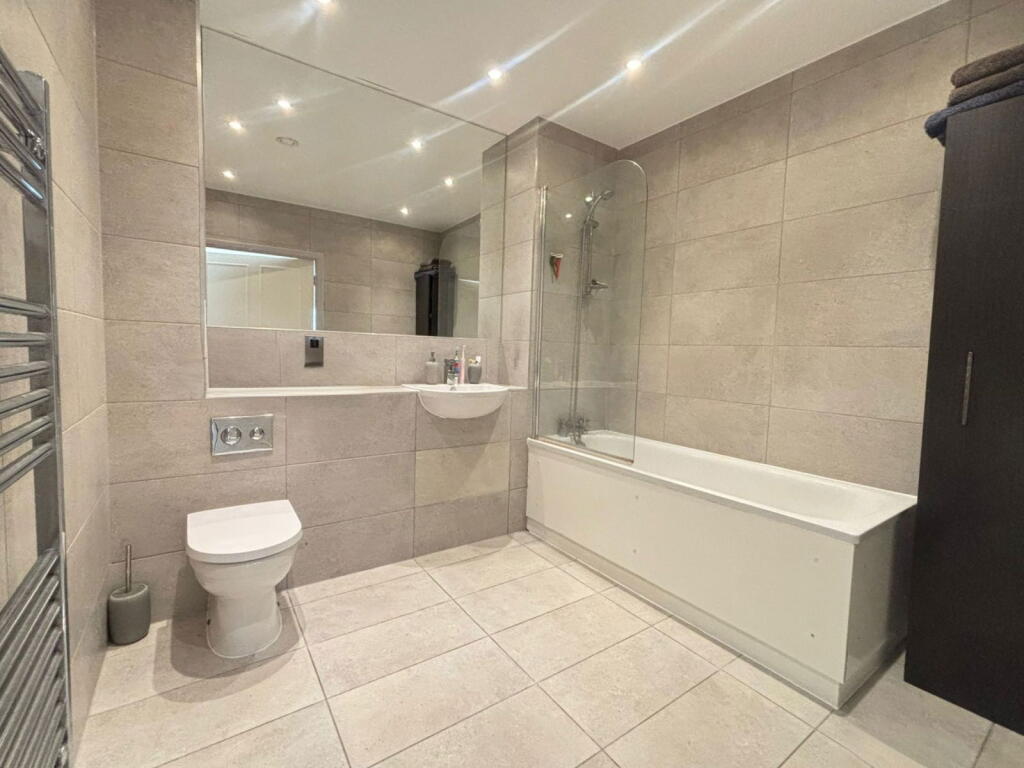 Arundel House, Thornbury Way, Walthamstow, E17 - View 5