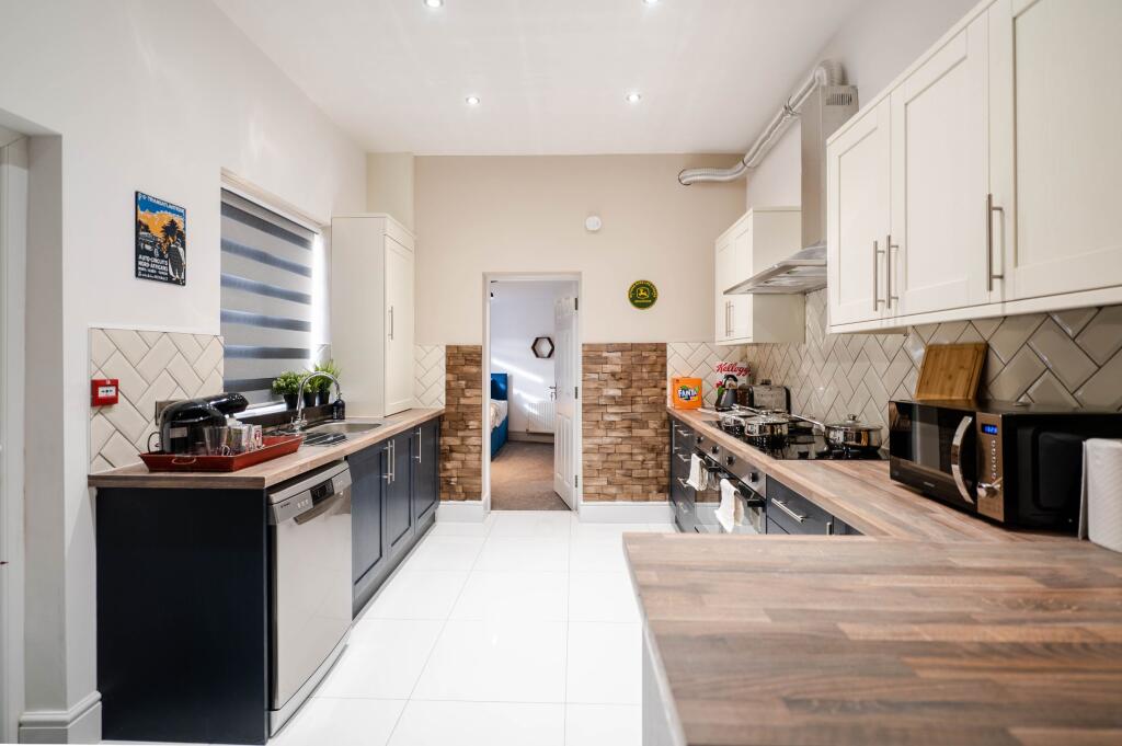 Main image of property: En-Suite Room, Ashton Road West