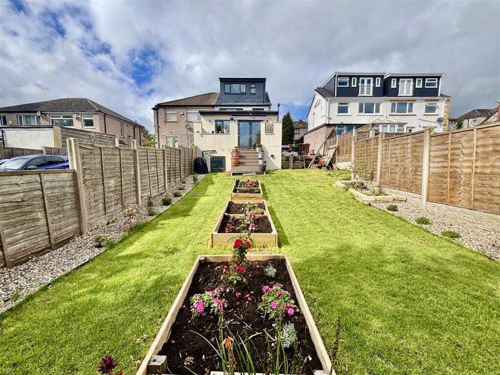 9 Westlands Drive, Allerton, Bradford photo 2