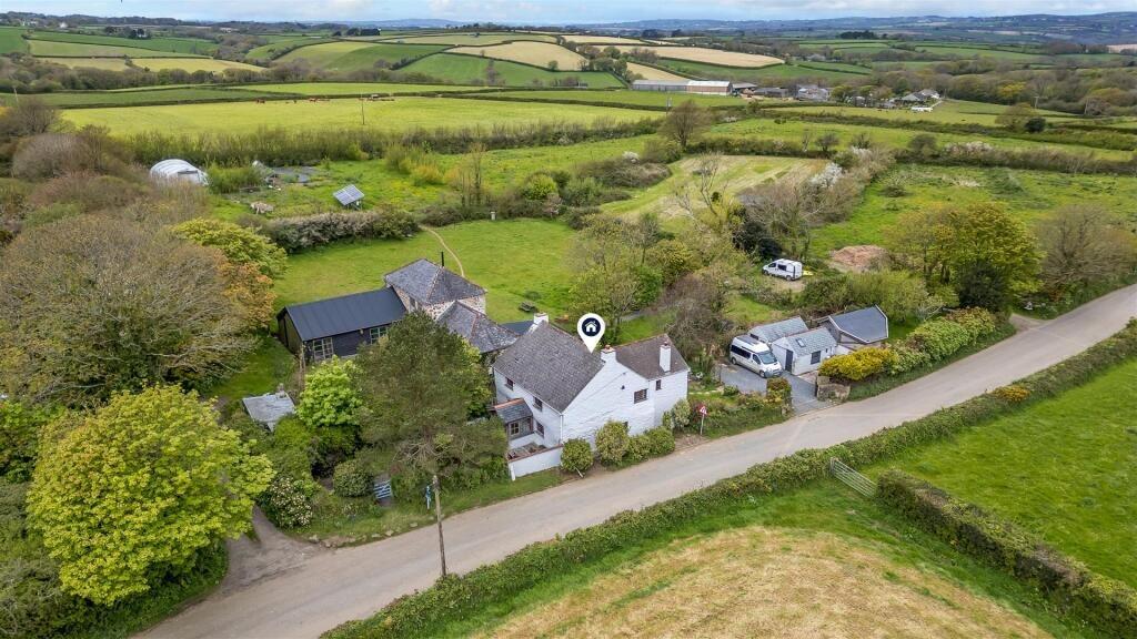 House in Truro, Manaccan - More