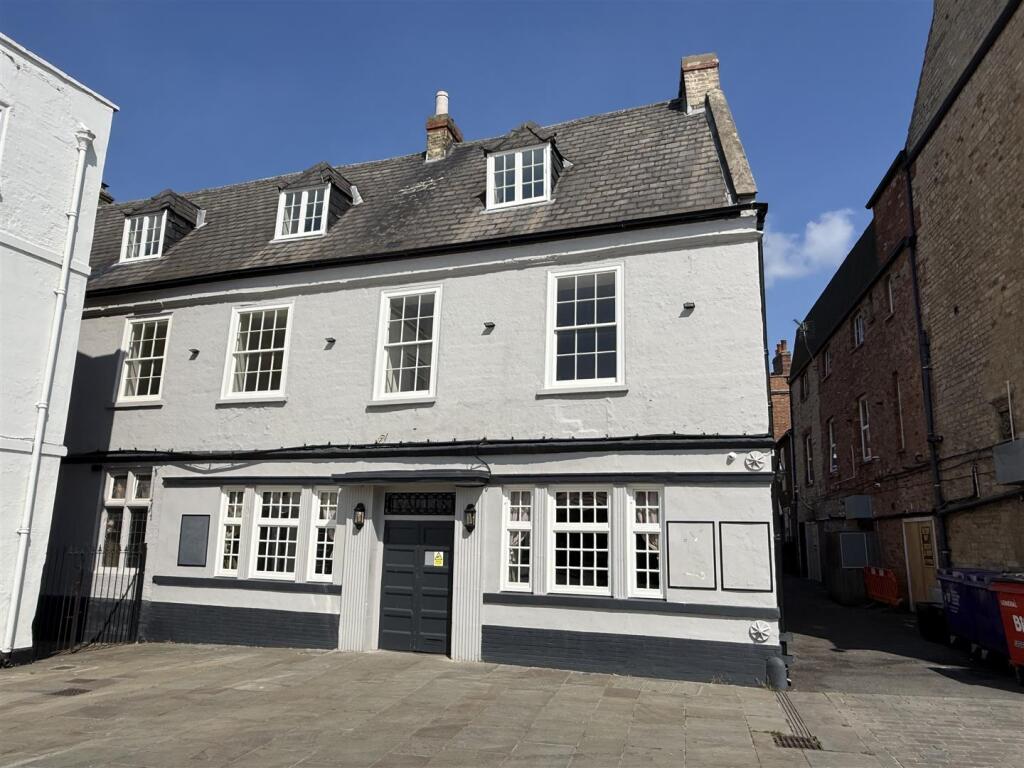 Main image of property: 6 Market Place, Grantham, NG31 6LJ