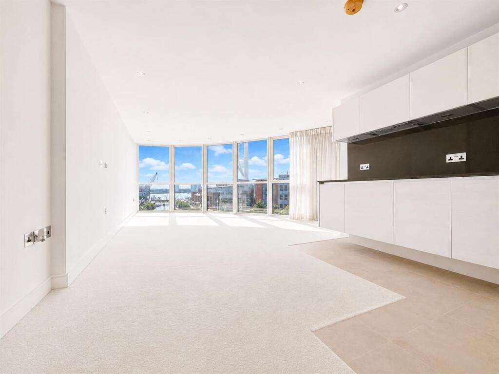 Apartment in Portsmouth - View 3