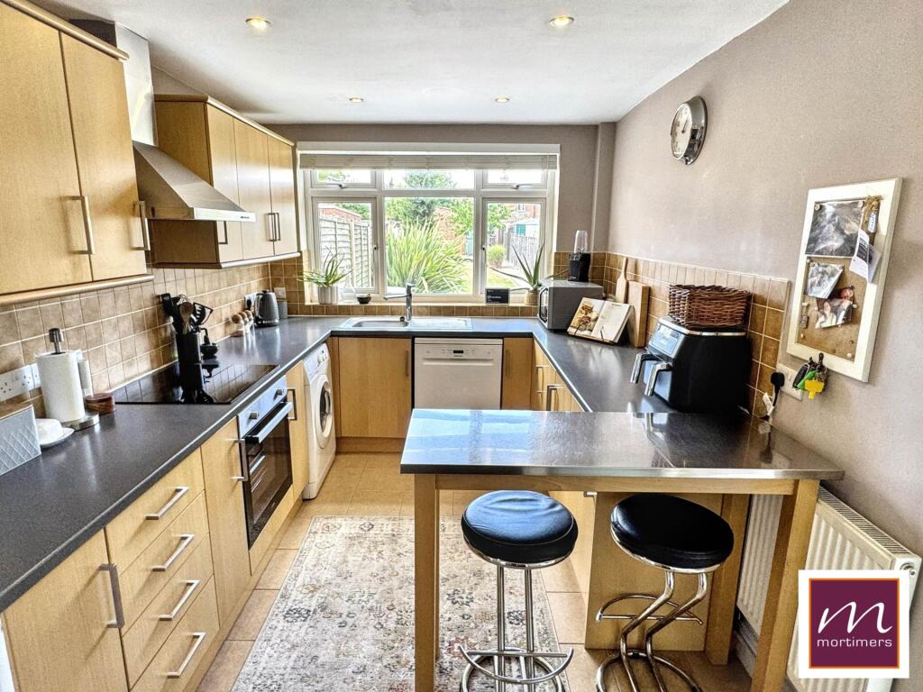 House in Aylesbury, Buckinghamshire - View 5