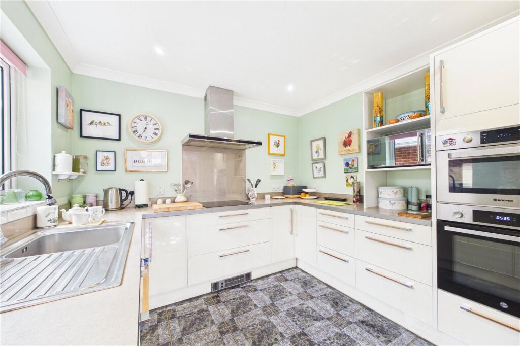 House in Basingstoke and Deane, Winklebury - More