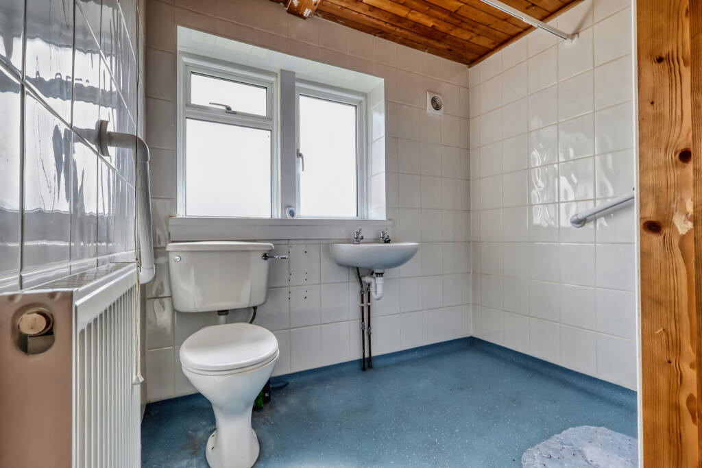 Coronation Crescent, Lane End, High Wycombe, Buckinghamshire, HP14 - More