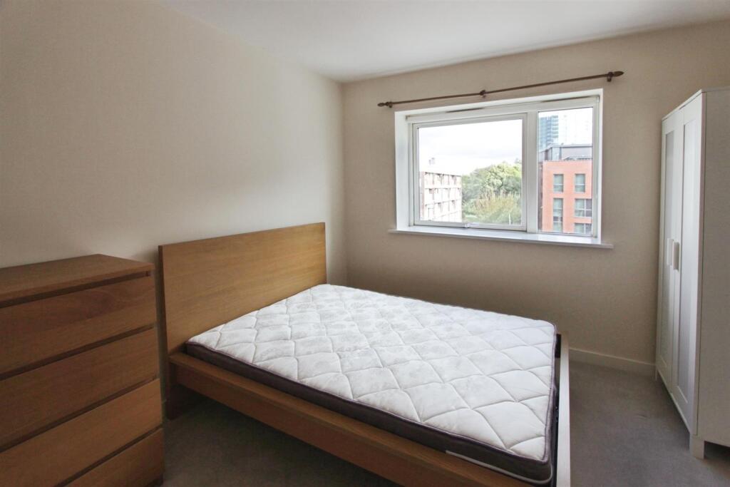 Apartment in Sheffield - View 3