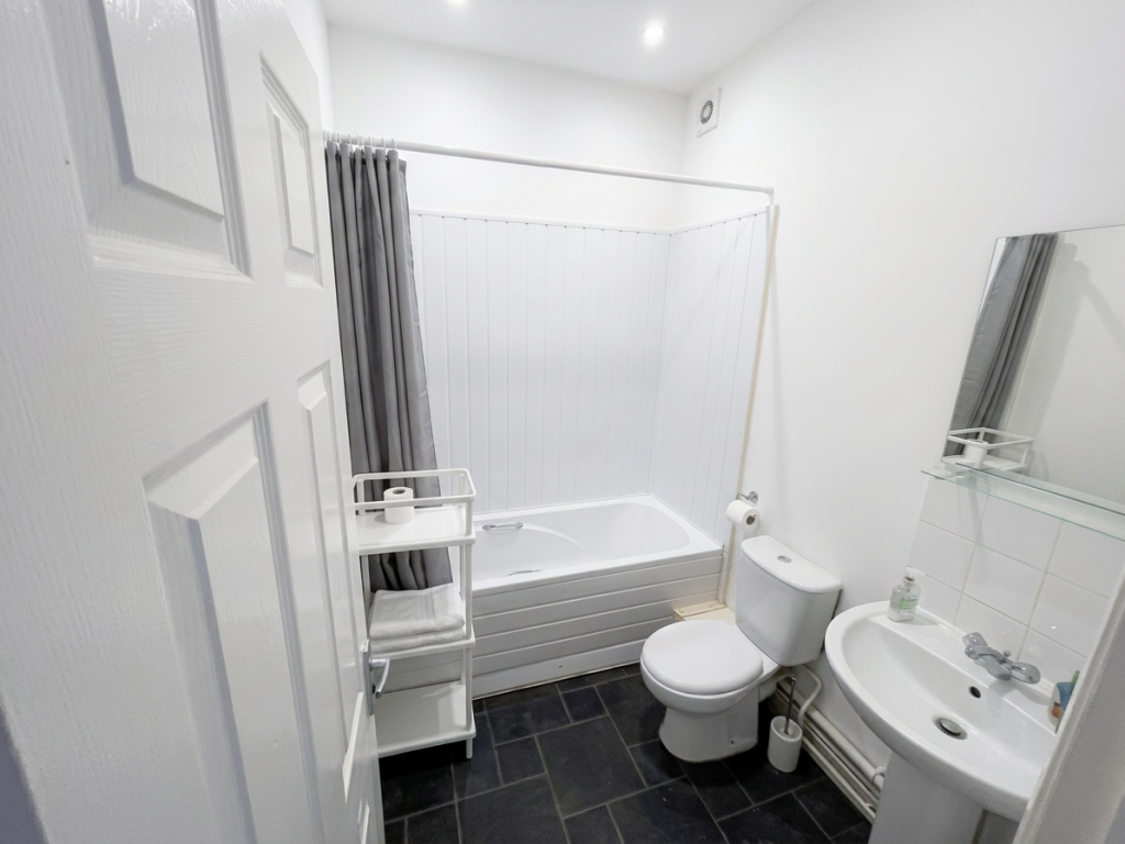 Apartment in Nottingham, Nottinghamshire - View 5