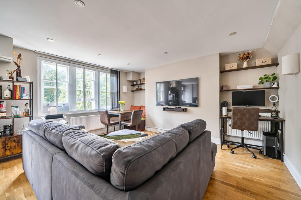 Apartment in Tunbridge Wells, Kent - View 4