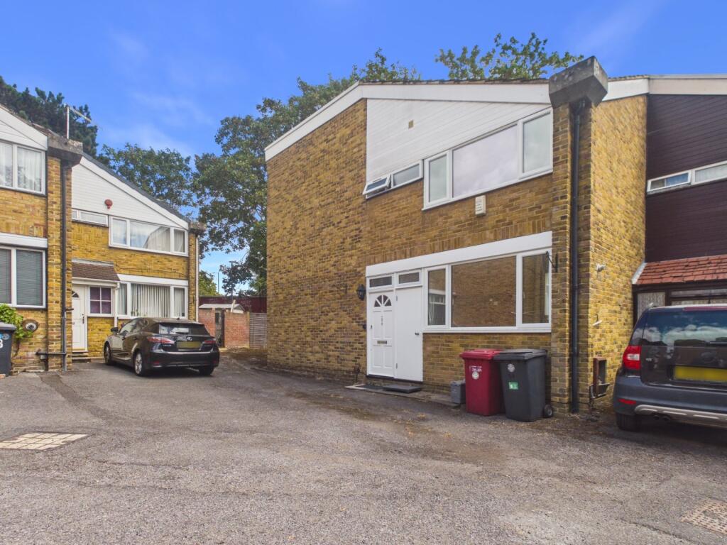 House in Slough - View 4