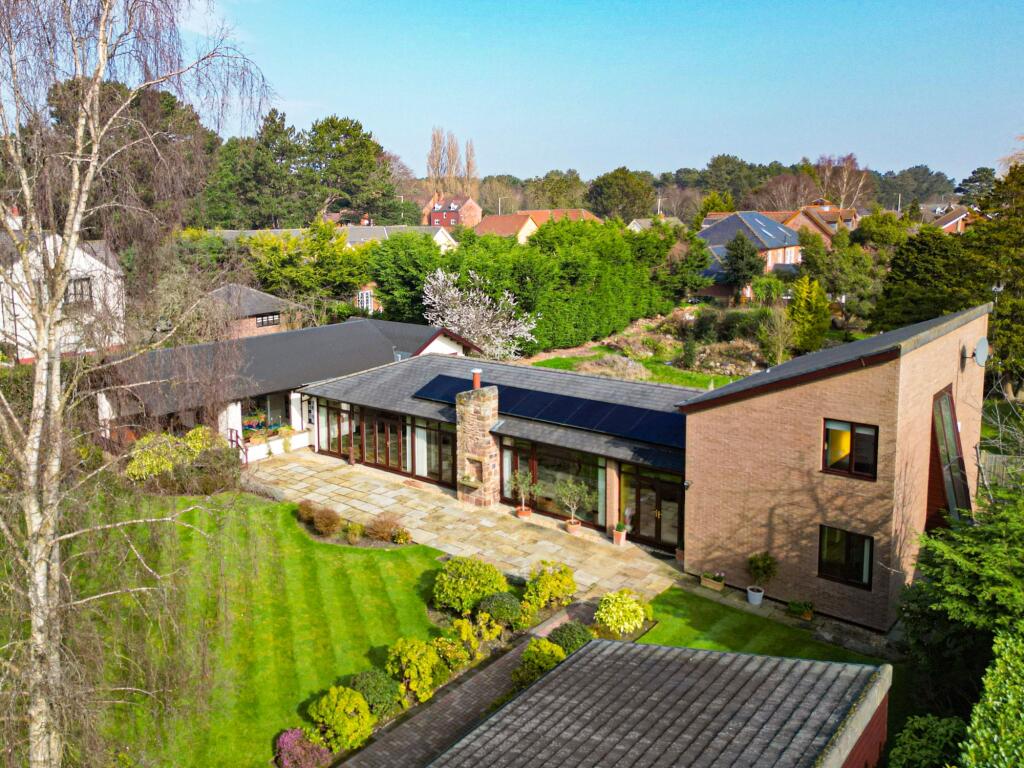 Main image of property: Noctorum Lane, Prenton, CH43