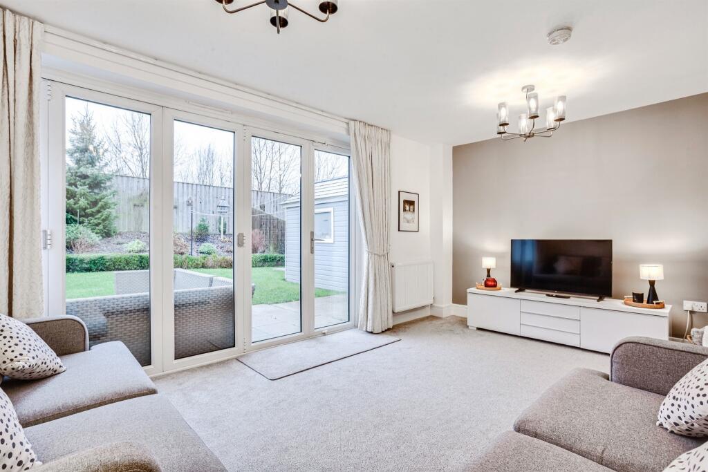 Cotham Drive, Wakefield photo 3