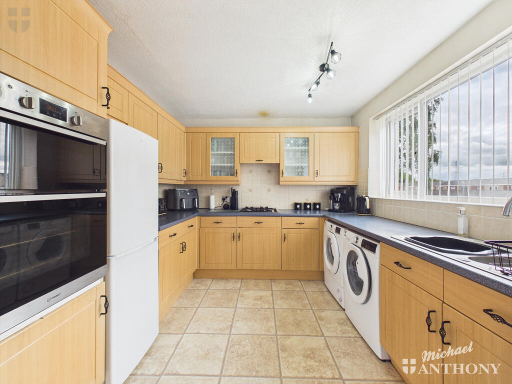 Apartment in Aylesbury, Buckinghamshire - View 3