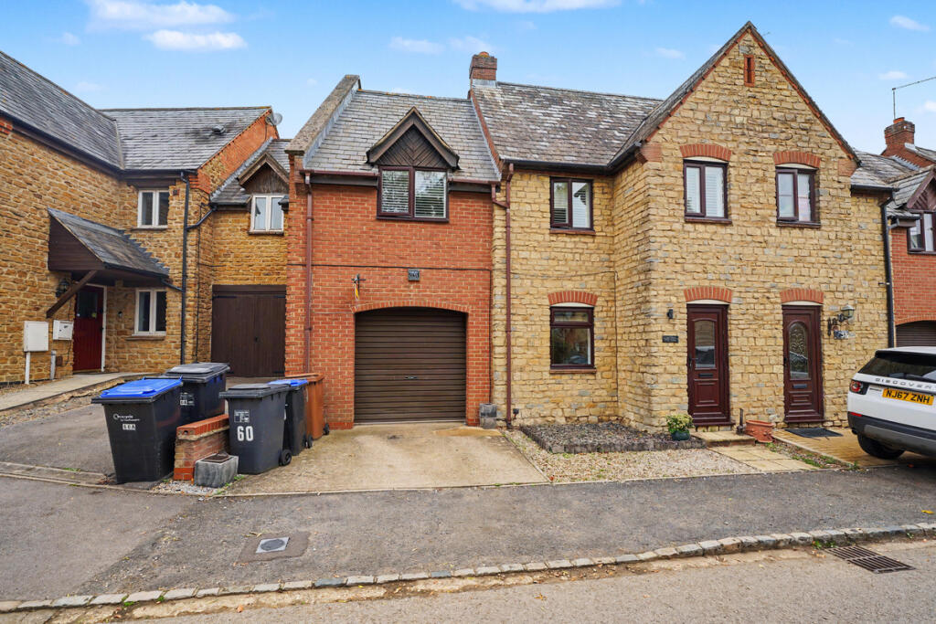 3-bed semi-detached on High Street, Collingtree, Northampton, NN4 0NE, £250,000