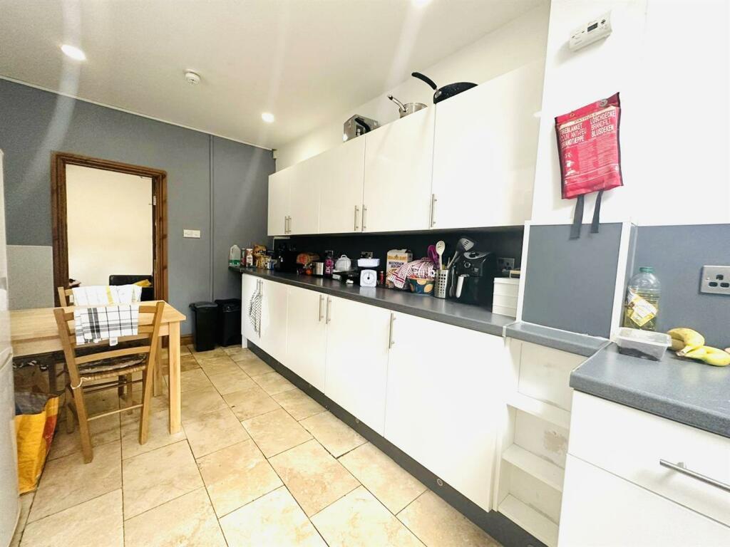 House in Nottingham - View 4