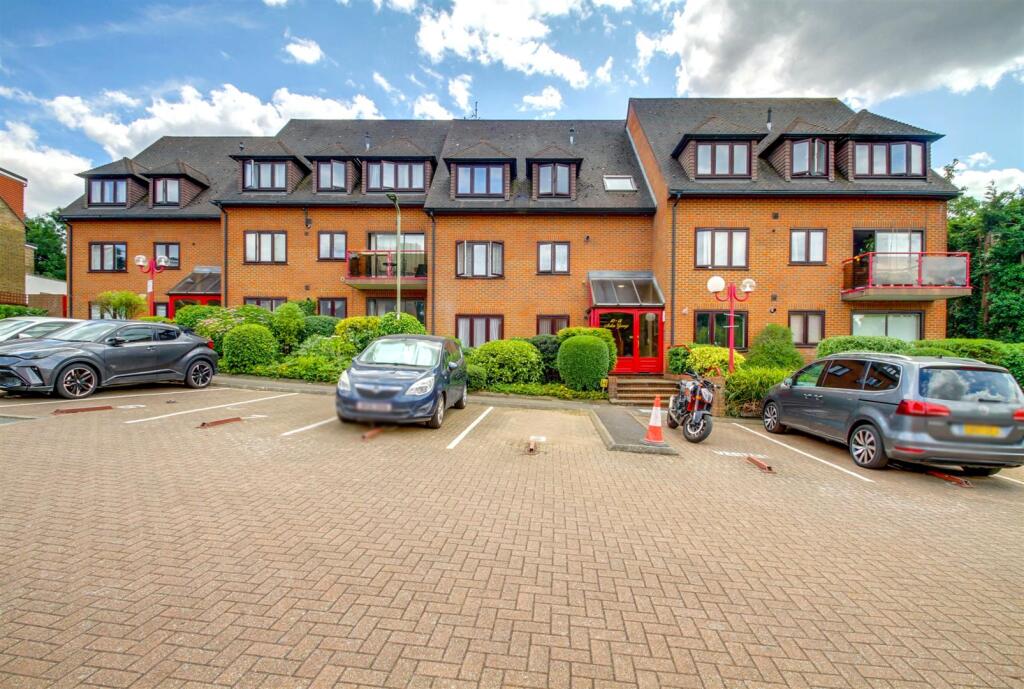 Main image of property: Avenue Road, London