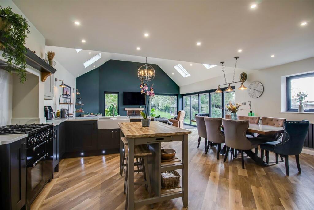 Main image of property: Moor Lane, Pontefract