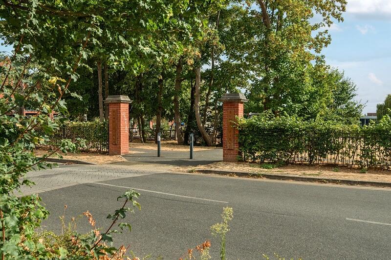 Apartment in Reading - View 2