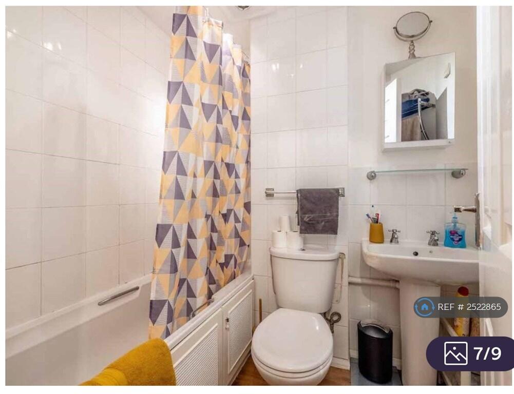 Apartment in Slough - More