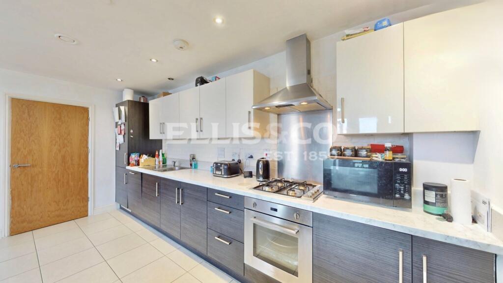 Apartment in London - More