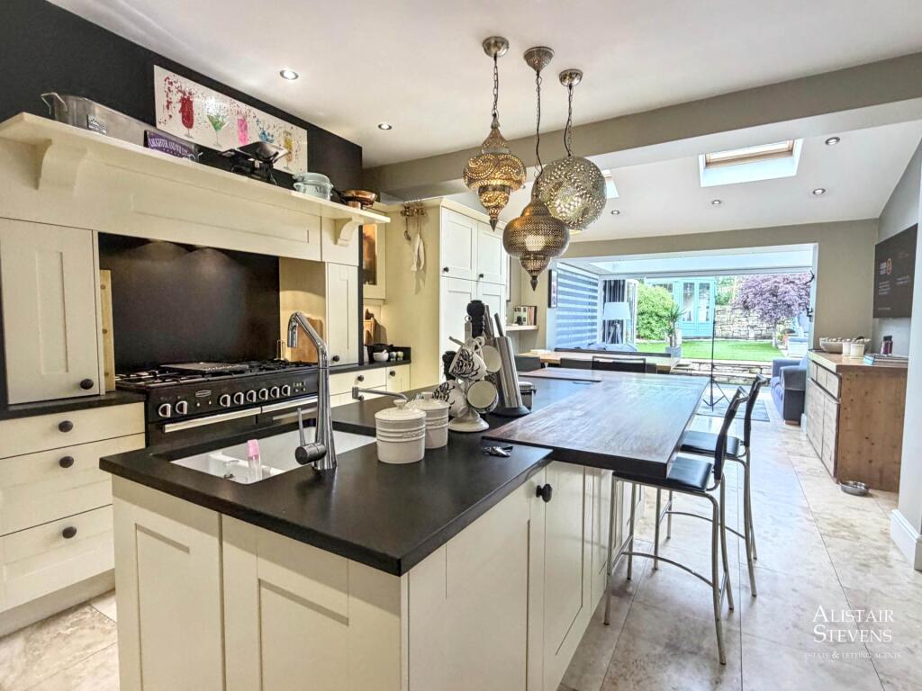 House in Oldham, Greater Manchester - View 3