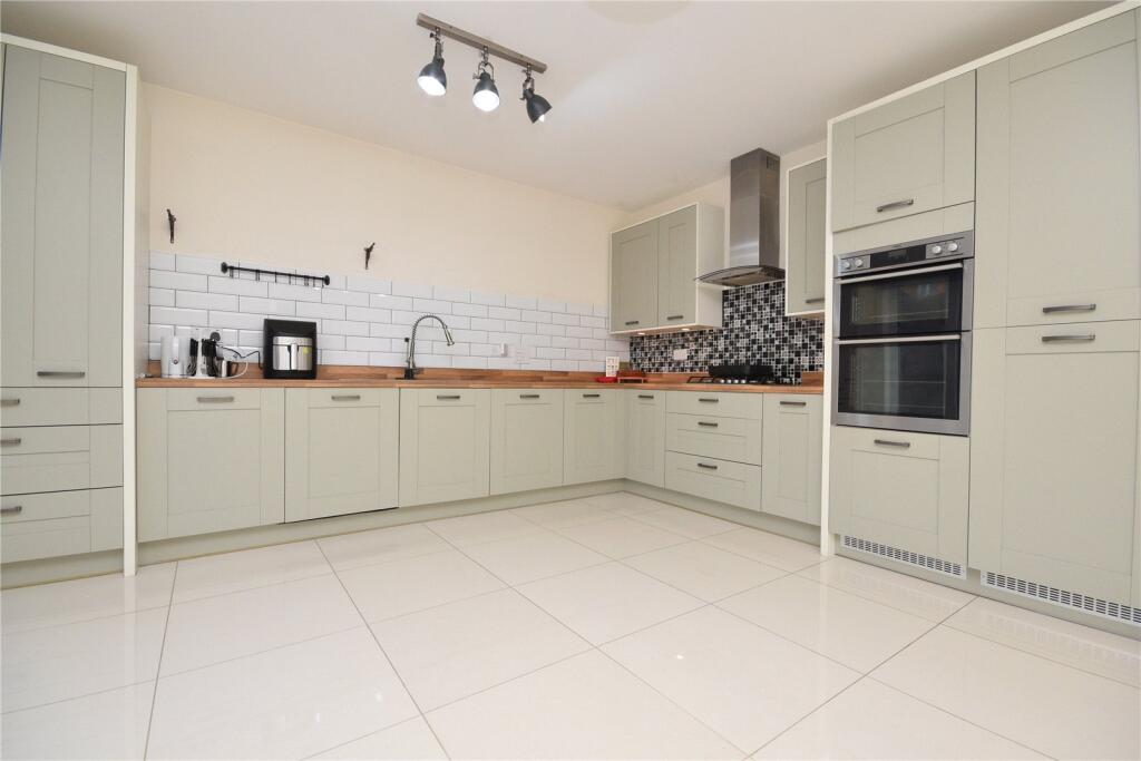 House in Leeds, Morley - More