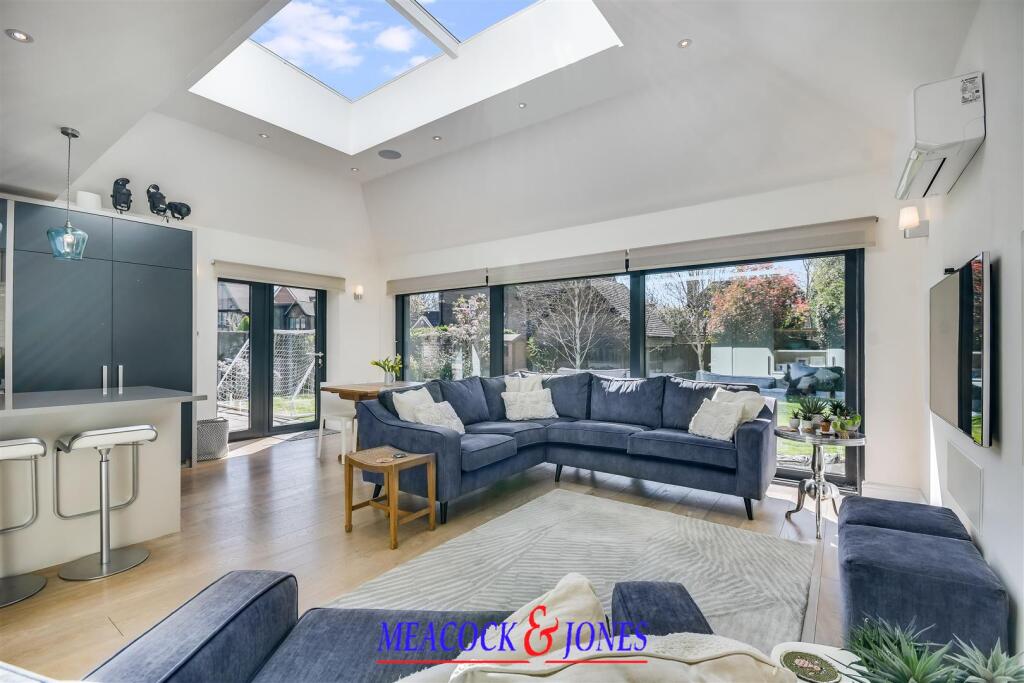 Park Avenue, Hutton, Brentwood - More