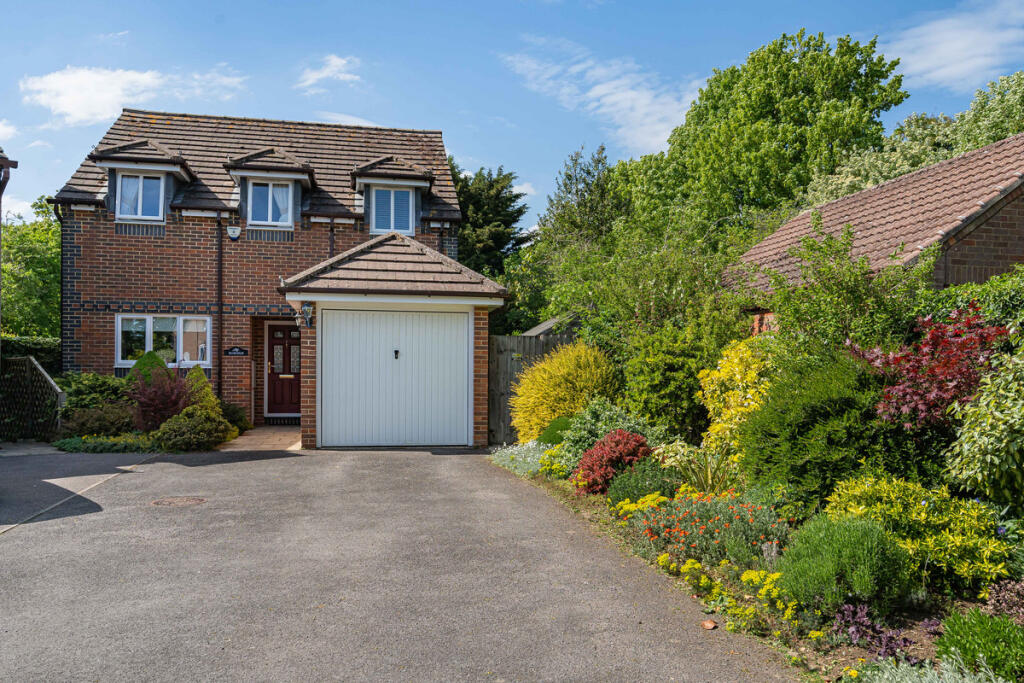 Main image of property: May Tree Close, Bicester, OX26