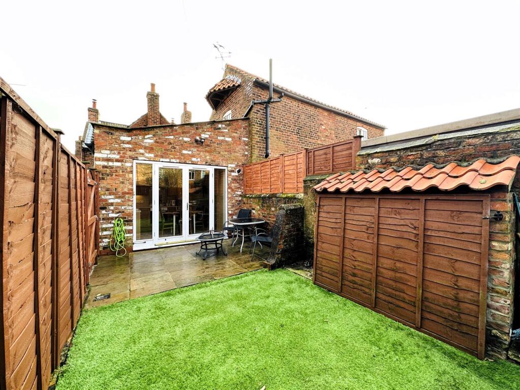2-bed house on High Street, Cawood, Selby, £190,000