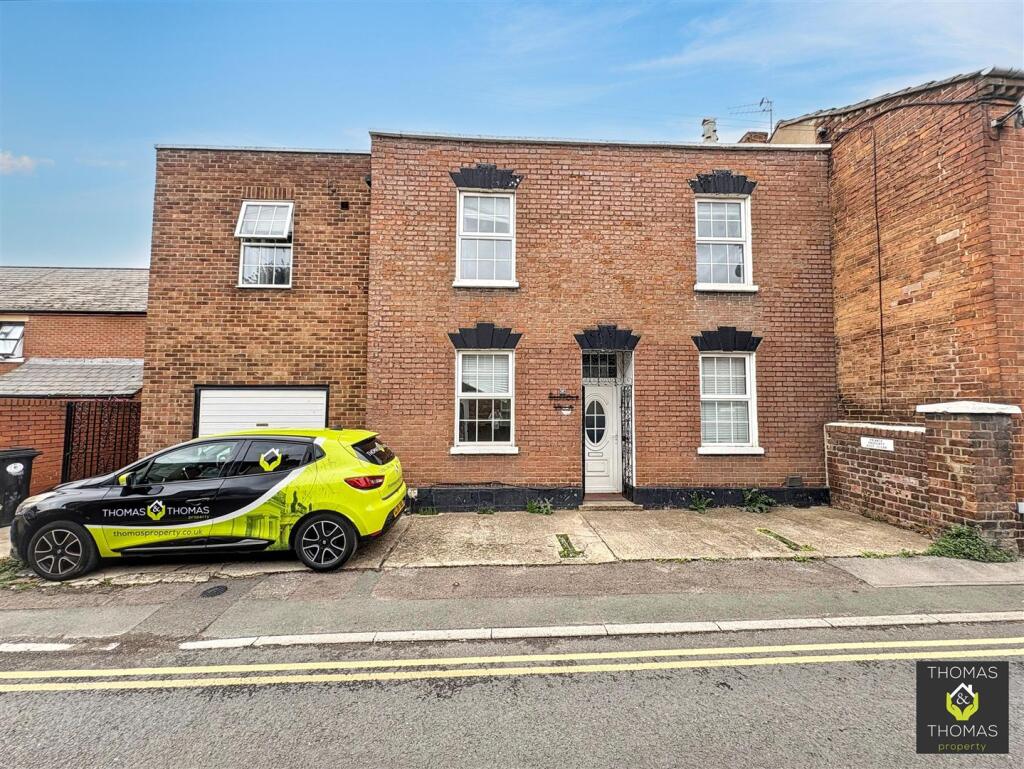 5-bed terraced on Millbrook Street, Gloucester, £250,000