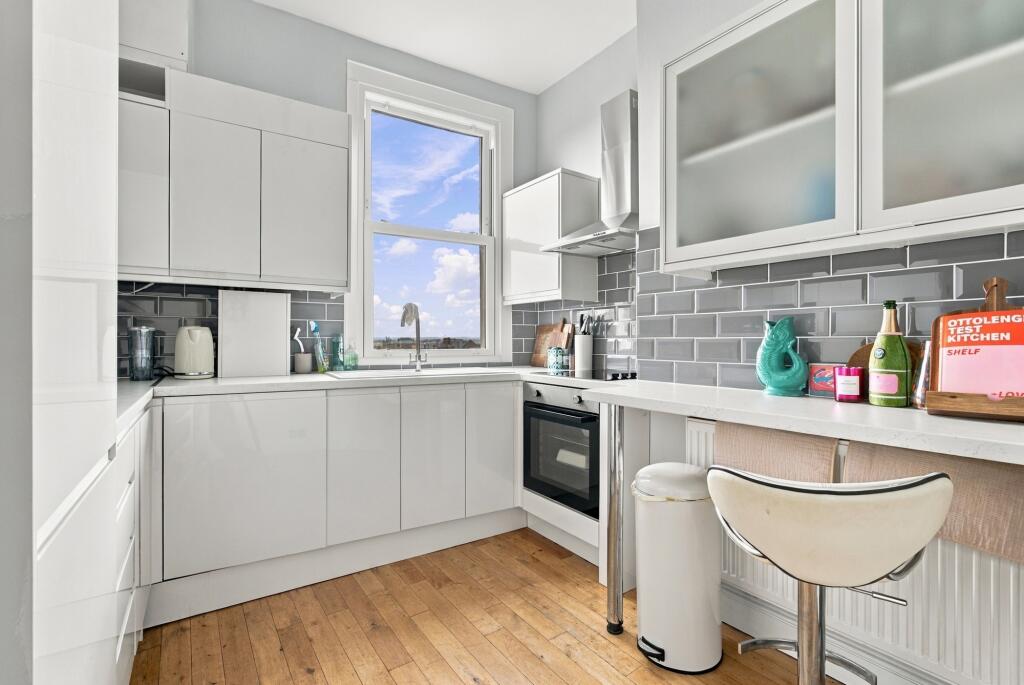 Apartment in London - View 3