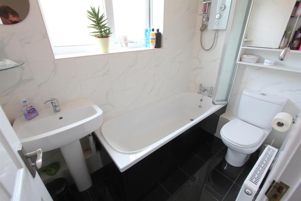 House in Hinckley and Bosworth, Burbage - More