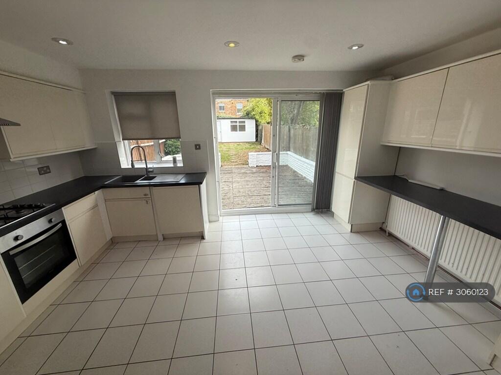 House in London - View 5